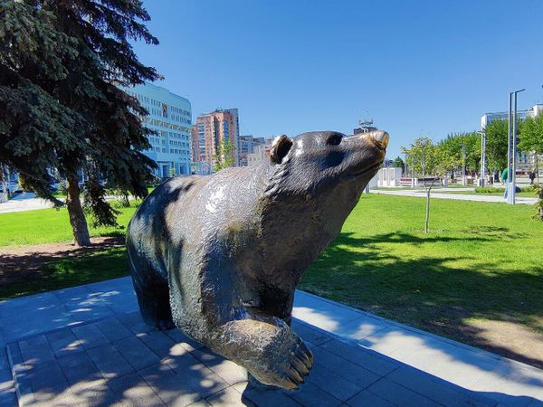 Скульптура медведя на улице Ленина в Перми Скульптура медведя на улице Ленина в Перми