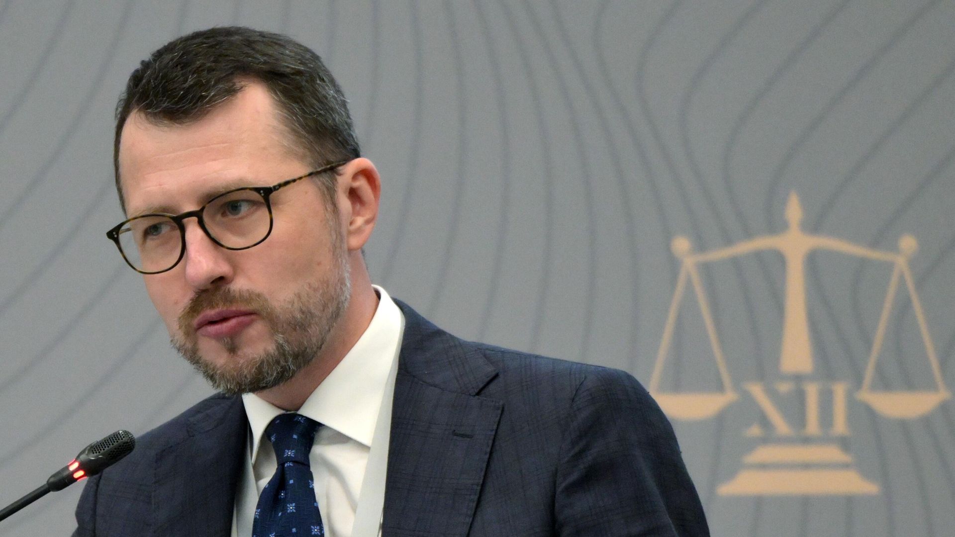 Управляющий директор по правовому сопровождению административно-хозяйственной деятельности и судебной работы АО Российский экспортный центр Сергей Селиверстов на сессии Таможенные споры: в чем залог успеха в суде в рамках XII Международного юридического форума в конгрессно-выставочном центре EXPOFORUM в Санкт-Петербурге Управляющий директор по правовому сопровождению административно-хозяйственной деятельности и судебной работы АО Российский экспортный центр Сергей Селиверстов на сессии Таможенные споры: в чем залог успеха в суде в рамках XII Международного юридического форума в конгрессно-выставочном центре EXPOFORUM в Санкт-Петербурге - РИА Новости, 1920, 28.06.2024