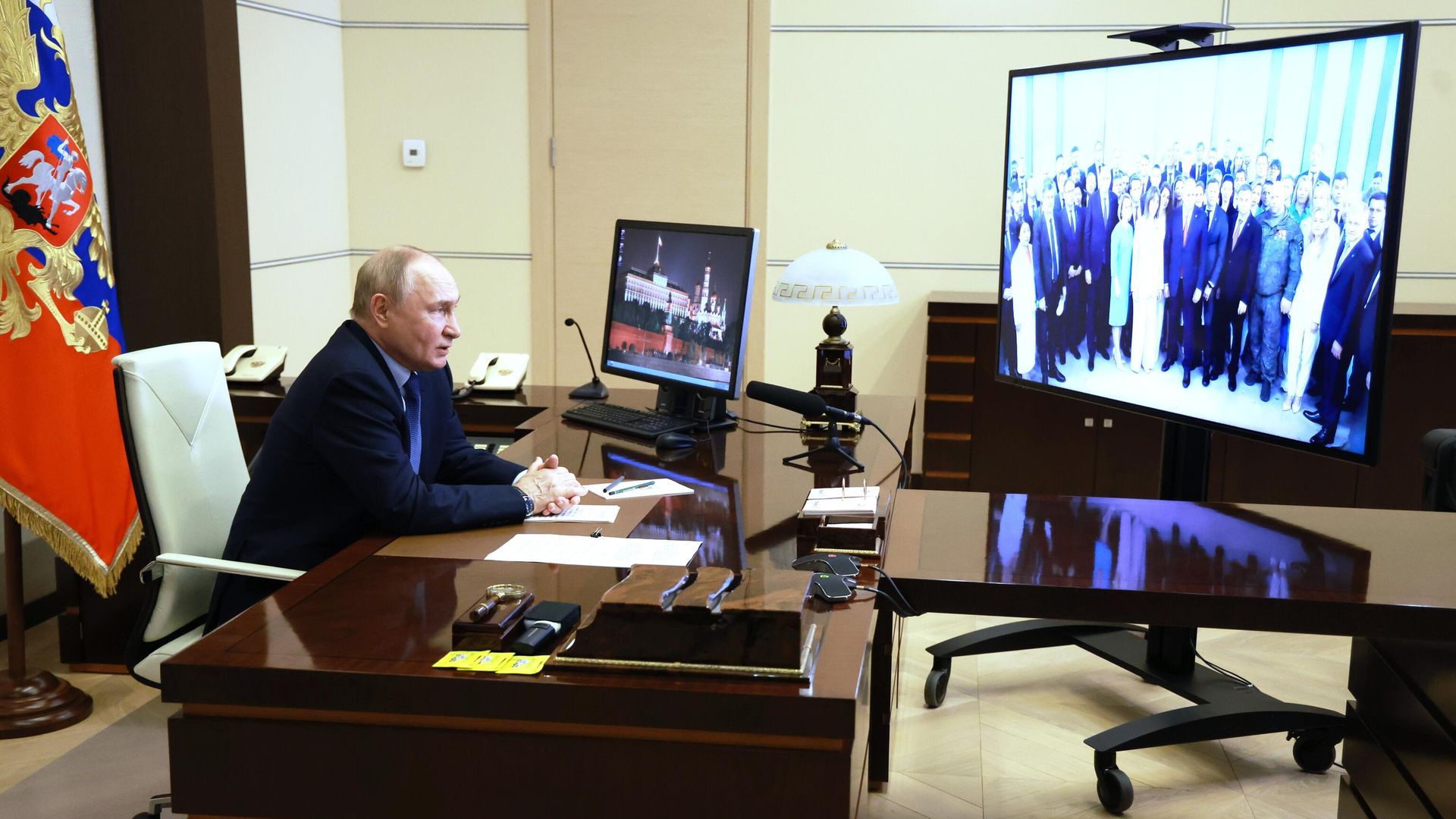 Президент РФ Владимир Путин в режиме видеосвязи проводит встречу с выпускниками программы кадрового резерва Высшей школы госуправления РАНХиГС - РИА Новости, 1920, 28.06.2024