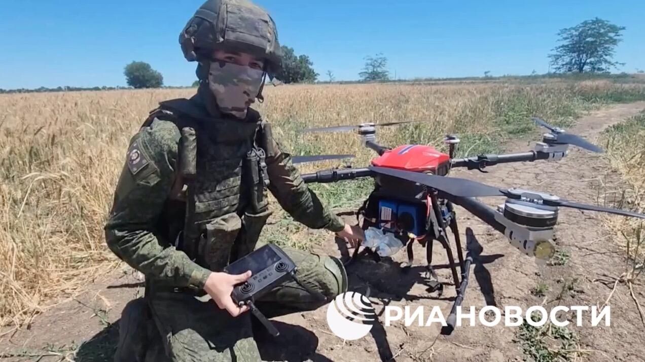 Военнослужащие ремонтного батальона 58-й армии группировки войск Днепр восстановили трофейный дрон Баба-яга Военнослужащие ремонтного батальона 58-й армии группировки войск Днепр восстановили трофейный дрон Баба-яга - РИА Новости, 1920, 05.08.2024