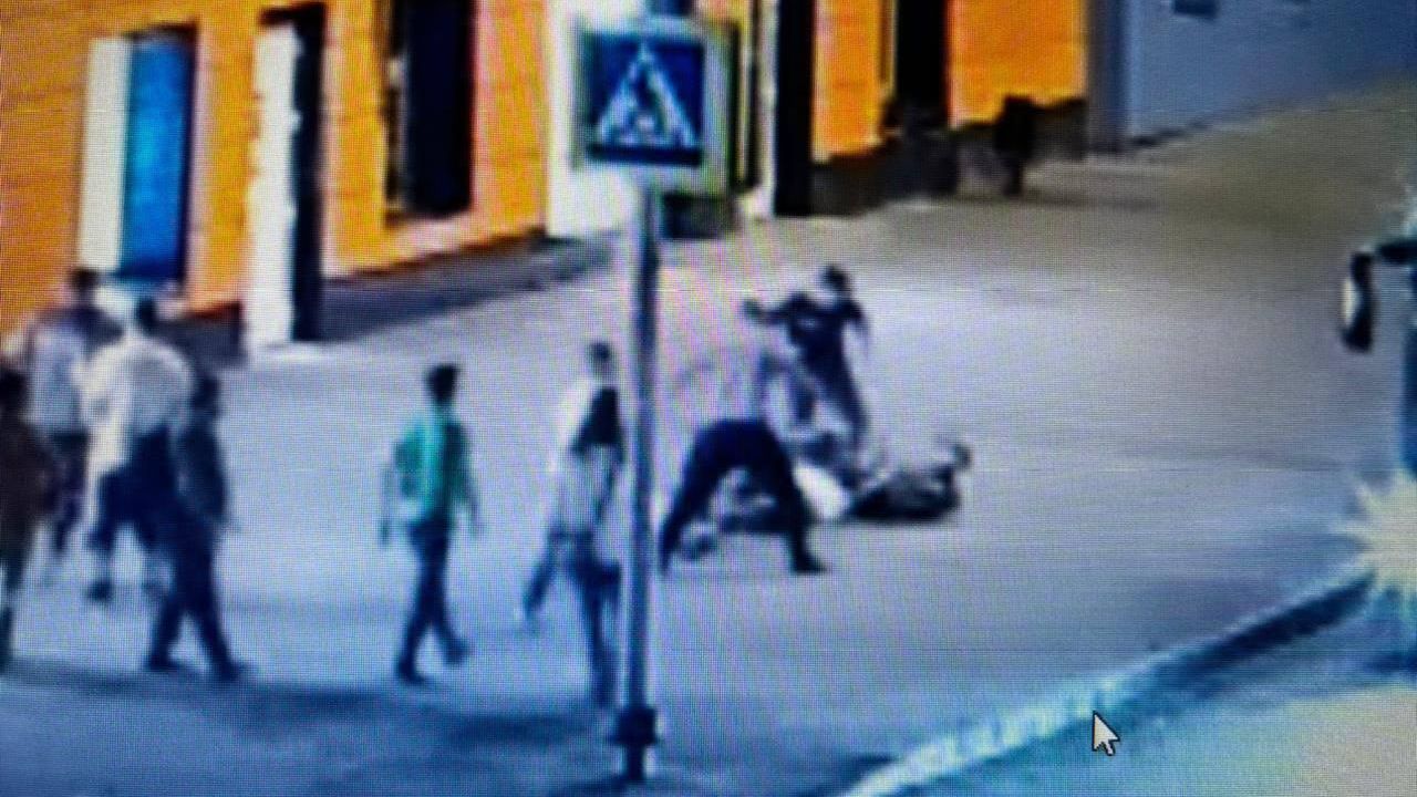 Иностранные граждане избивают мужчину на северо-западе Москвы Иностранные граждане избивают мужчину на северо-западе Москвы - РИА Новости, 1920, 29.06.2024
