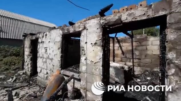 Место обстрела ВСУ в Петровском районе Донецка, в результате которого сгорела хозпостройка и часть дома. 29 июня 2024 Место обстрела ВСУ в Петровском районе Донецка, в результате которого сгорела хозпостройка и часть дома. 29 июня 2024 - РИА Новости, 1920, 29.06.2024