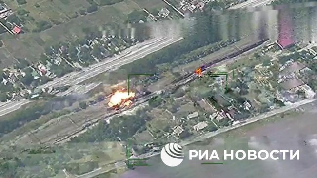 Удар по месту разгрузки ж/д эшелона с вооружением и военной техникой ВСУ