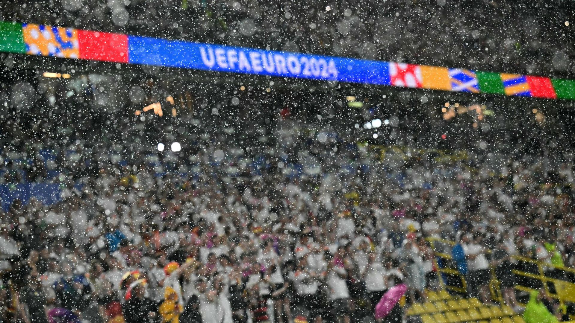 Дождь во время матча Германия - Дания на Евро-2024 Дождь во время матча Германия - Дания на Евро-2024 - РИА Новости, 1920, 29.06.2024