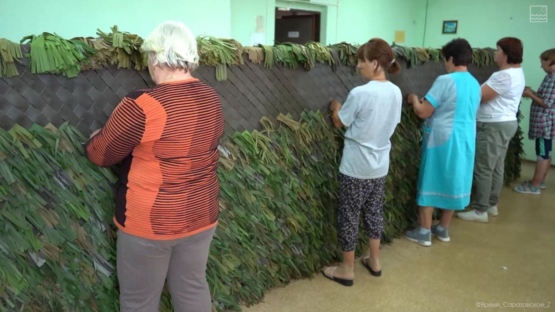 Скриншот из видео отправки саратовскими волонтерами более 60 маскировочных сетей в зону СВО Скриншот из видео отправки саратовскими волонтерами более 60 маскировочных сетей в зону СВО - РИА Новости, 1920, 01.07.2024