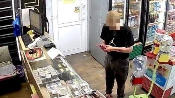 Подозреваемый в нападении на сотрудника магазина в Омске Подозреваемый в нападении на сотрудника магазина в Омске - РИА Новости, 1920, 01.07.2024