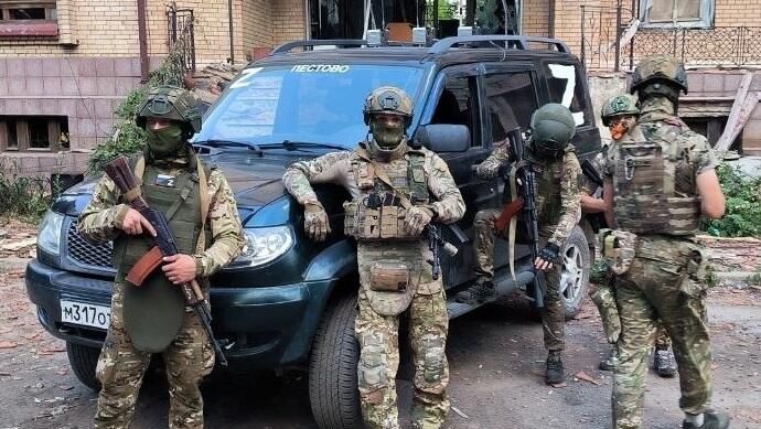 Жители Новгородской области передали УАЗ Патриот в зону СВО Жители Новгородской области передали УАЗ Патриот в зону СВО - РИА Новости, 1920, 02.07.2024