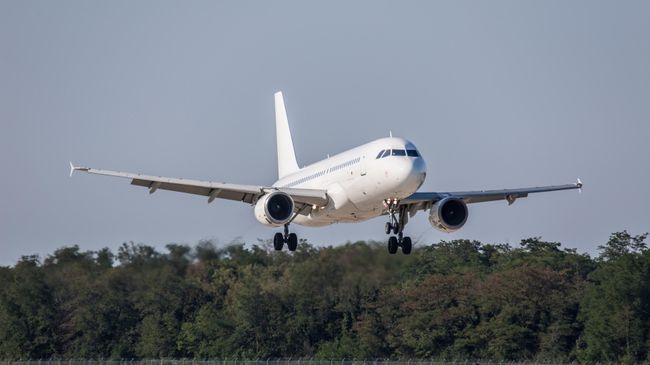 Пассажирский самолет Airbus A320