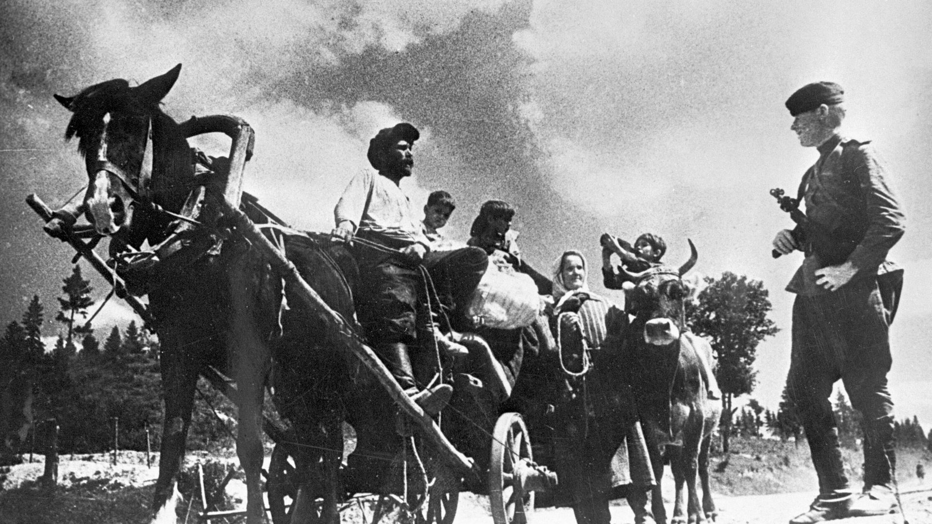 Освобождение Белоруссии. Жители Минска  возвращаются в город  - РИА Новости, 1920, 28.07.2026