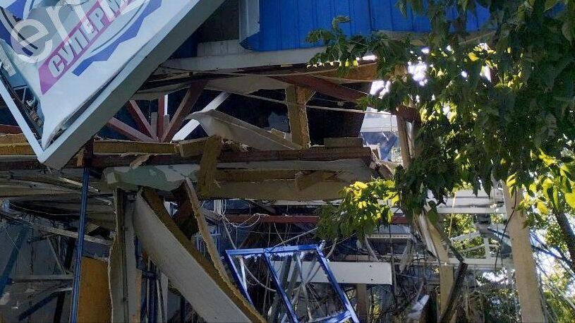 Последствия ракетного удара по Первому Республиканскому супермаркету, расположенному на Киевском проспекте Донецка - РИА Новости, 1920, 03.07.2024