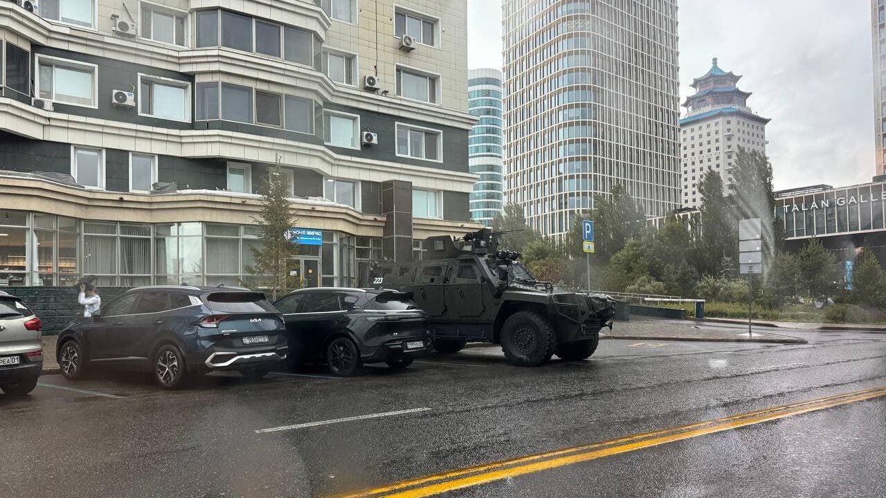 Военная техника на улицах Астаны в первый день саммита Шанхайской организации сотрудничеств Военная техника на улицах Астаны в первый день саммита Шанхайской организации сотрудничеств - РИА Новости, 1920, 03.07.2024