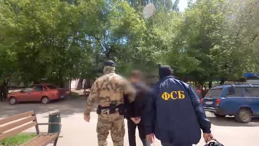 Сотрудники управления ФСБ России по Татарстану задержали жителя Набережных Челнов за размещение в интернете угроз в адрес российских военнослужащих - РИА Новости, 1920, 03.07.2024