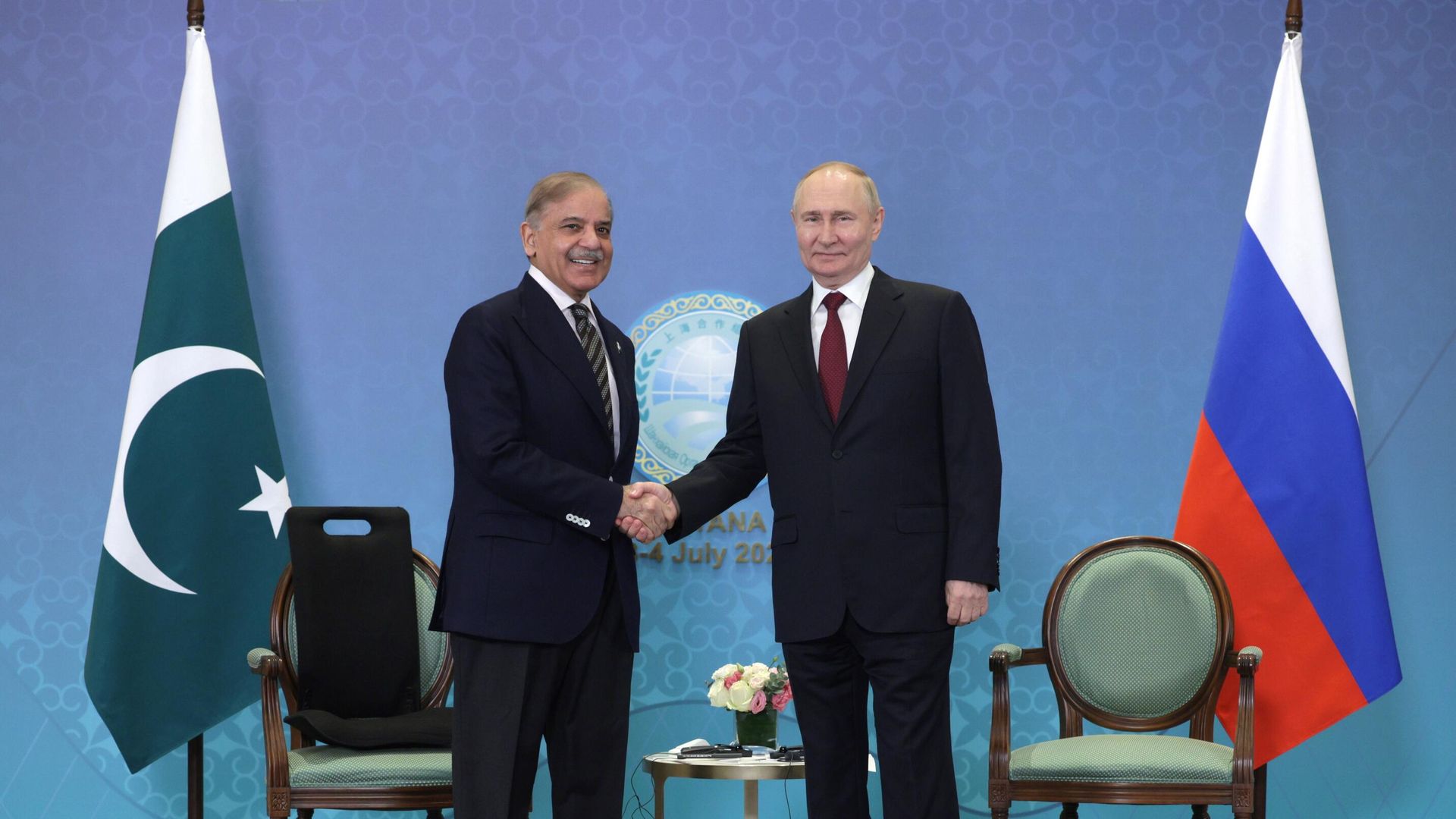 Владимир Путин и Шехбаз Шариф Владимир Путин и Шехбаз Шариф - РИА Новости, 1920, 01.09.2026