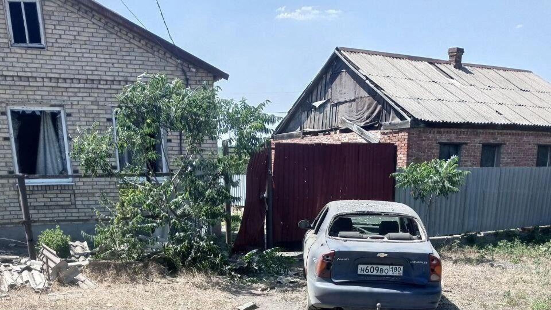 Последствия обстрела ВСУ в Никитовском районе Горловки. 3 июля 2024 Последствия обстрела ВСУ в Никитовском районе Горловки. 3 июля 2024 - РИА Новости, 1920, 03.07.2024