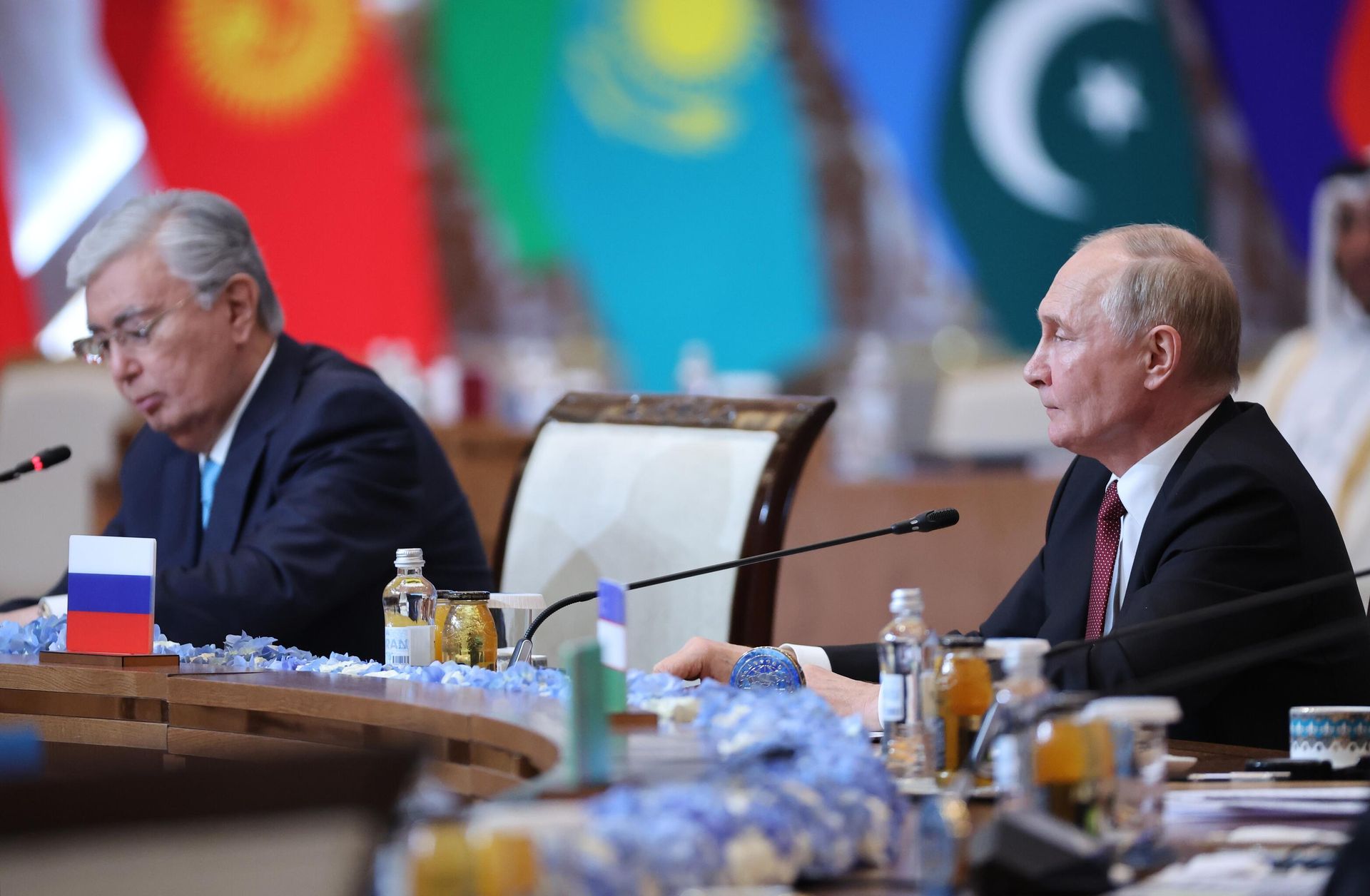 Президент РФ Владимир Путин и президент Республики Казахстан Касым-Жомарт Токаев на встрече в формате ШОС плюс Президент РФ Владимир Путин и президент Республики Казахстан Касым-Жомарт Токаев на встрече в формате ШОС плюс - РИА Новости, 1920, 04.07.2024