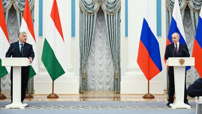 Президент РФ Владимир Путин и премьер-министр Венгрии Виктор Орбан на пресс-конференции после встречи в Москве