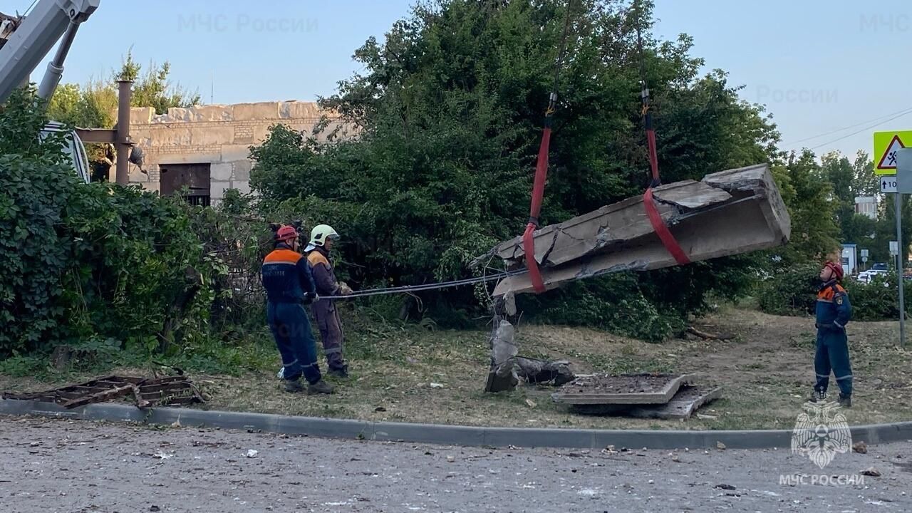 Сотрудники МЧС на месте взрыва газа на насосной станции в Волгограде Сотрудники МЧС на месте взрыва газа на насосной станции в Волгограде - РИА Новости, 1920, 13.07.2024