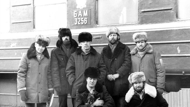 Дмитрий Василенко (крайний слева) на БАМе 1986 г. Дмитрий Василенко (крайний слева) на БАМе 1986 г.