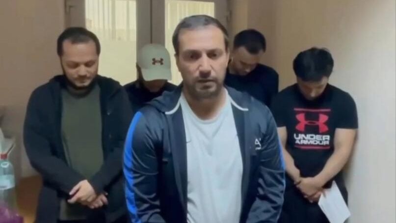 Сыновья экс-главы Сергокалинского района Магомеда Омарова. Кадр видео Сыновья экс-главы Сергокалинского района Магомеда Омарова. Кадр видео - РИА Новости, 1920, 08.07.2024