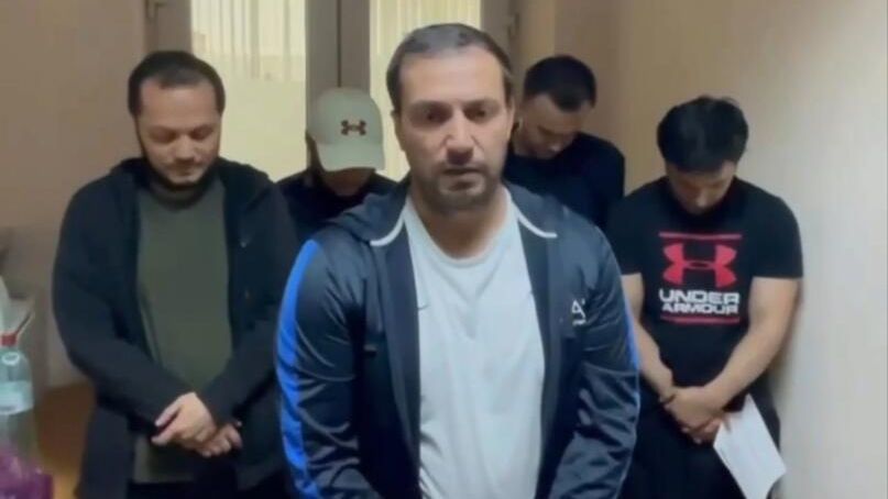 Сыновья экс-главы Сергокалинского района Магомеда Омарова. Кадр видео Сыновья экс-главы Сергокалинского района Магомеда Омарова. Кадр видео - РИА Новости, 1920, 08.07.2024