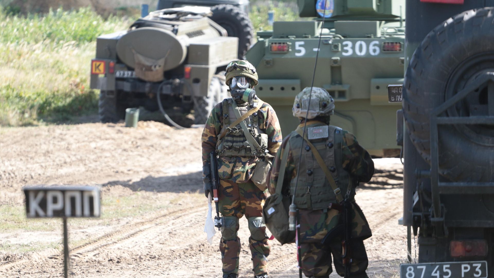 Украинские военнослужащие в костюмах химзащиты Украинские военнослужащие в костюмах химзащиты - РИА Новости, 1920, 07.10.2024
