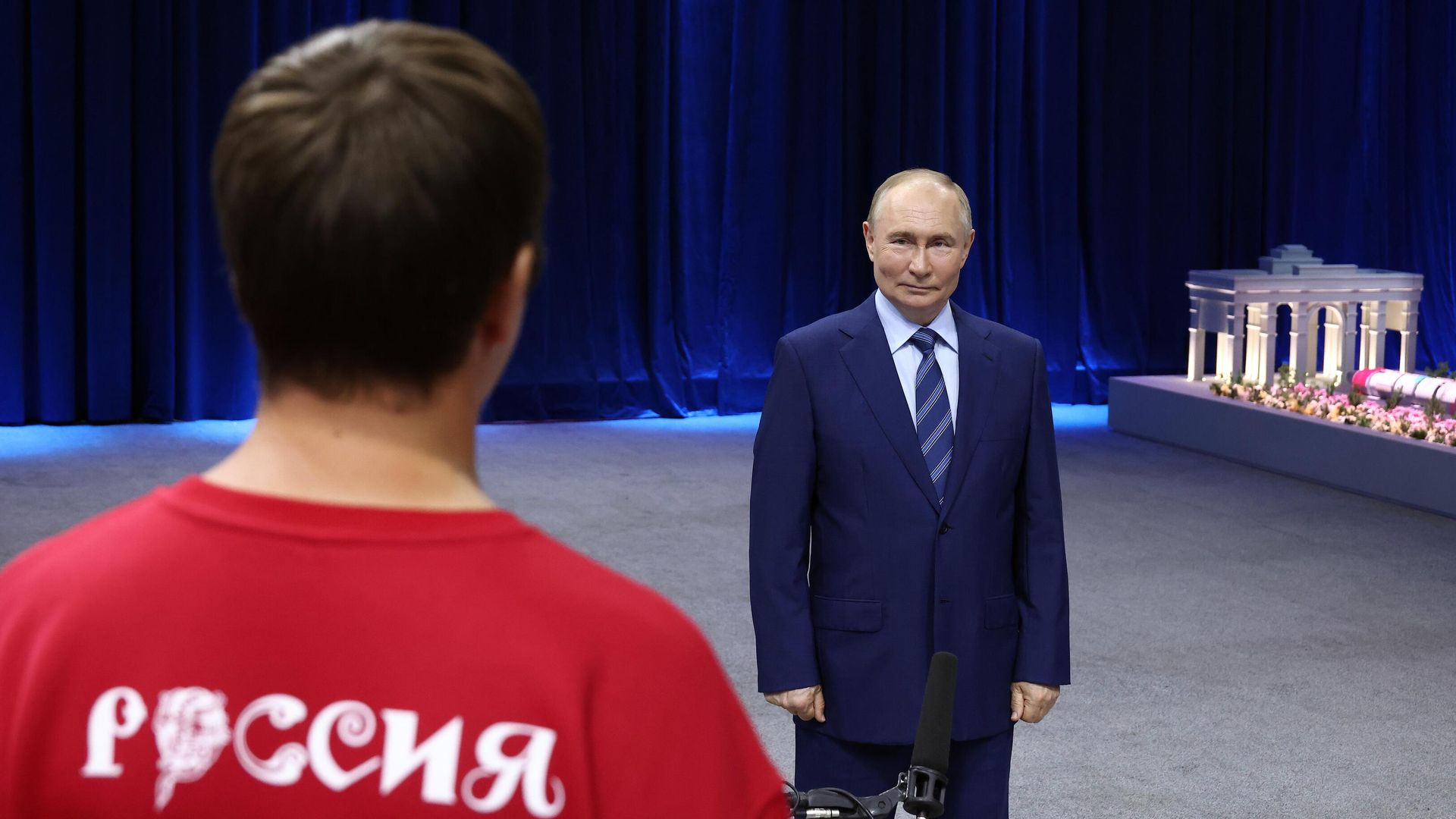 Президент РФ Владимир Путин на встрече с финалистами конкурса Это у нас семейное на ВДНХ. 8 июля 2024 Президент РФ Владимир Путин на встрече с финалистами конкурса Это у нас семейное на ВДНХ. 8 июля 2024 - РИА Новости, 1920, 08.07.2024
