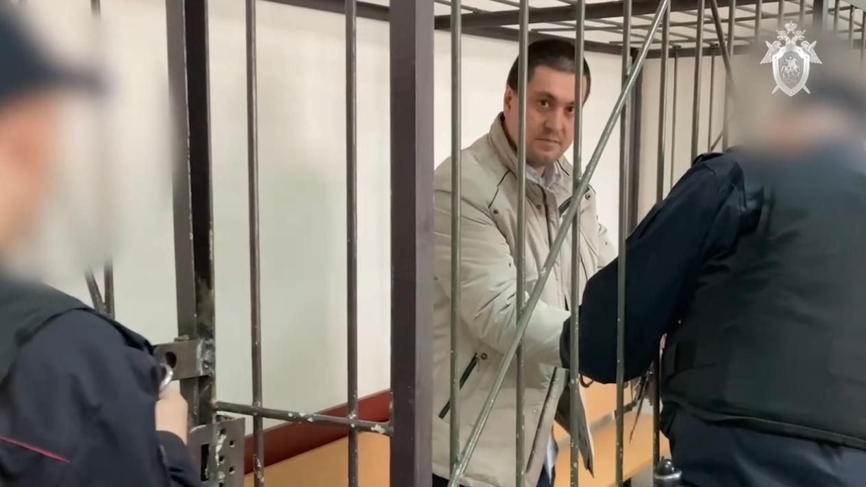 Мужчина, который облил двух жительниц подмосковного поселка Монино серной кислотой Мужчина, который облил двух жительниц подмосковного поселка Монино серной кислотой - РИА Новости, 1920, 07.08.2024