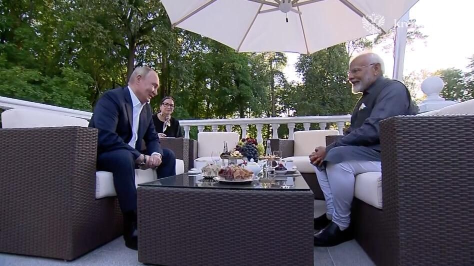 Президент РФ Владимир Путин и премьер-министр Индии Нарендра Моди во время неформальной встречи в Ново-Огарево Президент РФ Владимир Путин и премьер-министр Индии Нарендра Моди во время неформальной встречи в Ново-Огарево - РИА Новости, 1920, 08.07.2024