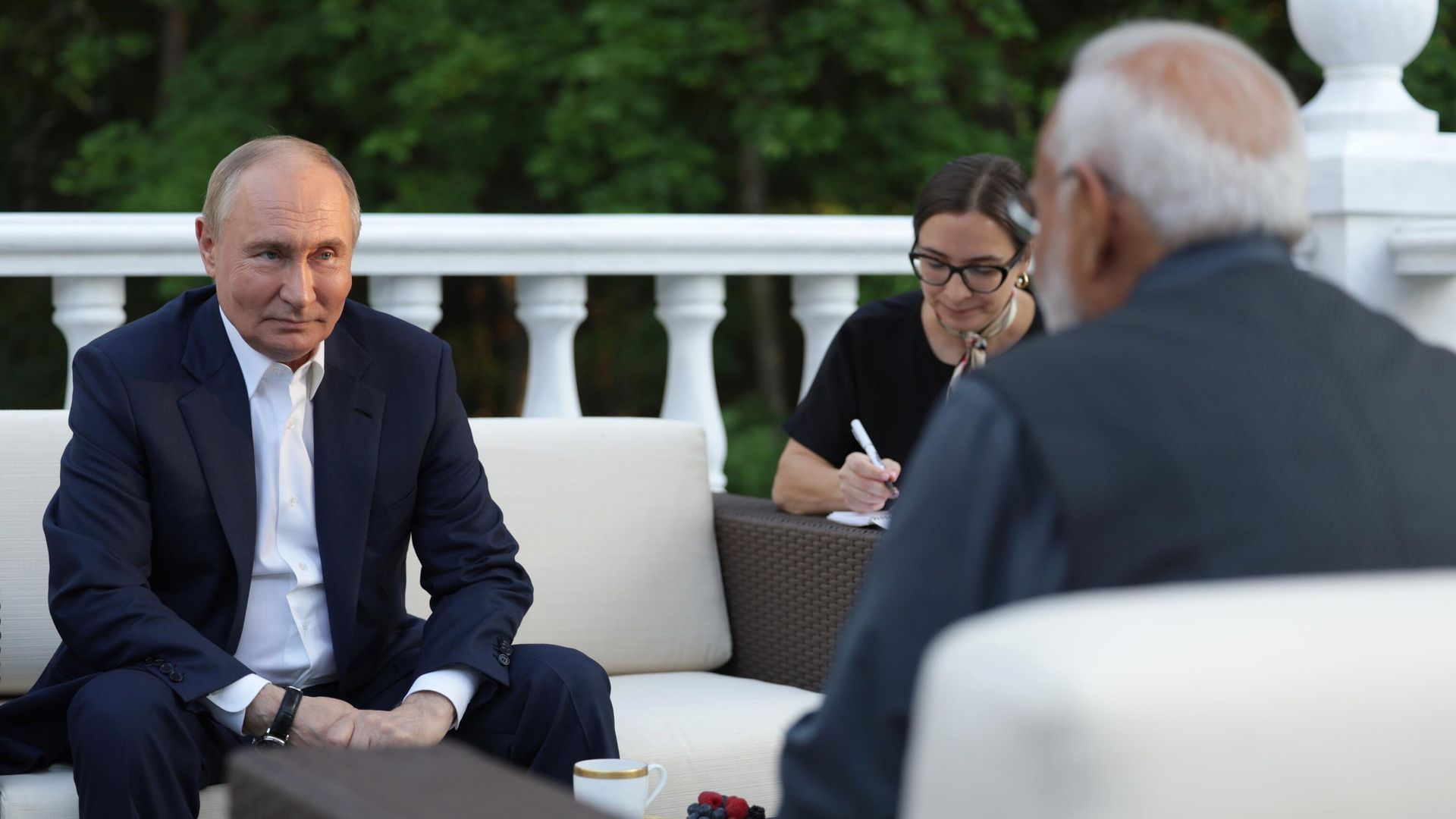 Президент РФ Владимир Путин и премьер-министр Индии Нарендра Моди (справа) во время встречи в резиденции Ново-Огарево Президент РФ Владимир Путин и премьер-министр Индии Нарендра Моди (справа) во время встречи в резиденции Ново-Огарево - РИА Новости, 1920, 09.07.2024