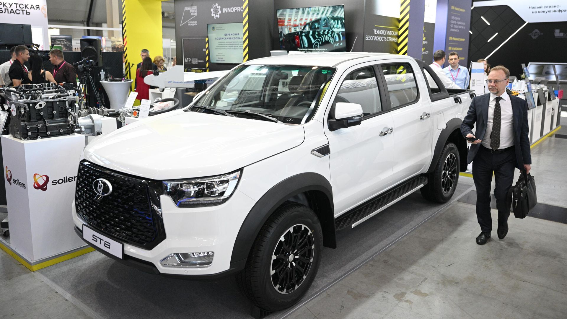 Автомобиль Sollers ST8 на Международной промышленной выставке Иннопром Автомобиль Sollers ST8 на Международной промышленной выставке Иннопром - РИА Новости, 1920, 09.07.2024