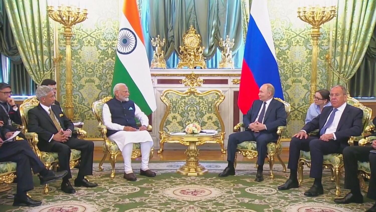 Президент РФ Владимир Путин и премьер-министр Индии Нарендра Моди во время встречи в Кремле Президент РФ Владимир Путин и премьер-министр Индии Нарендра Моди во время встречи в Кремле - РИА Новости, 1920, 09.07.2024