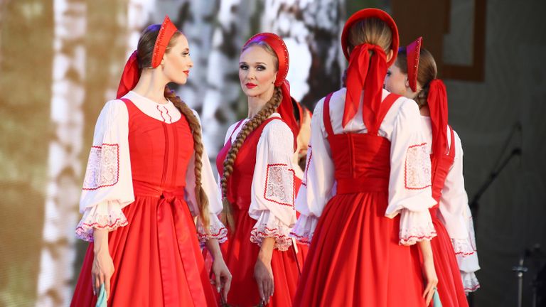 Выставка Россия. Гала-концерт Нас миллионы, посвященный Дню семьи, любви и верности Выставка Россия. Гала-концерт Нас миллионы, посвященный Дню семьи, любви и верности