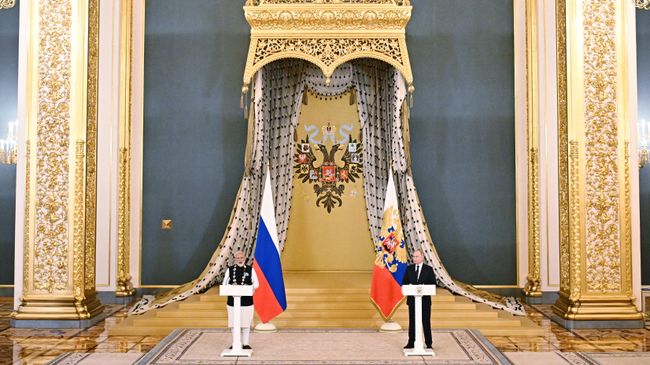 Президент РФ Владимир Путин и премьер-министр Индии Нарендра Моди во время встречи в Москве Президент РФ Владимир Путин и премьер-министр Индии Нарендра Моди во время встречи в Москве