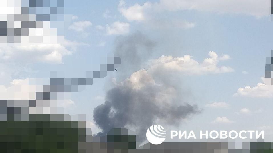 Дым на месте удара по складу БПЛА и боеприпасов у вокзала в Вознесенске Николаевской области Дым на месте удара по складу БПЛА и боеприпасов у вокзала в Вознесенске Николаевской области - РИА Новости, 1920, 10.07.2024