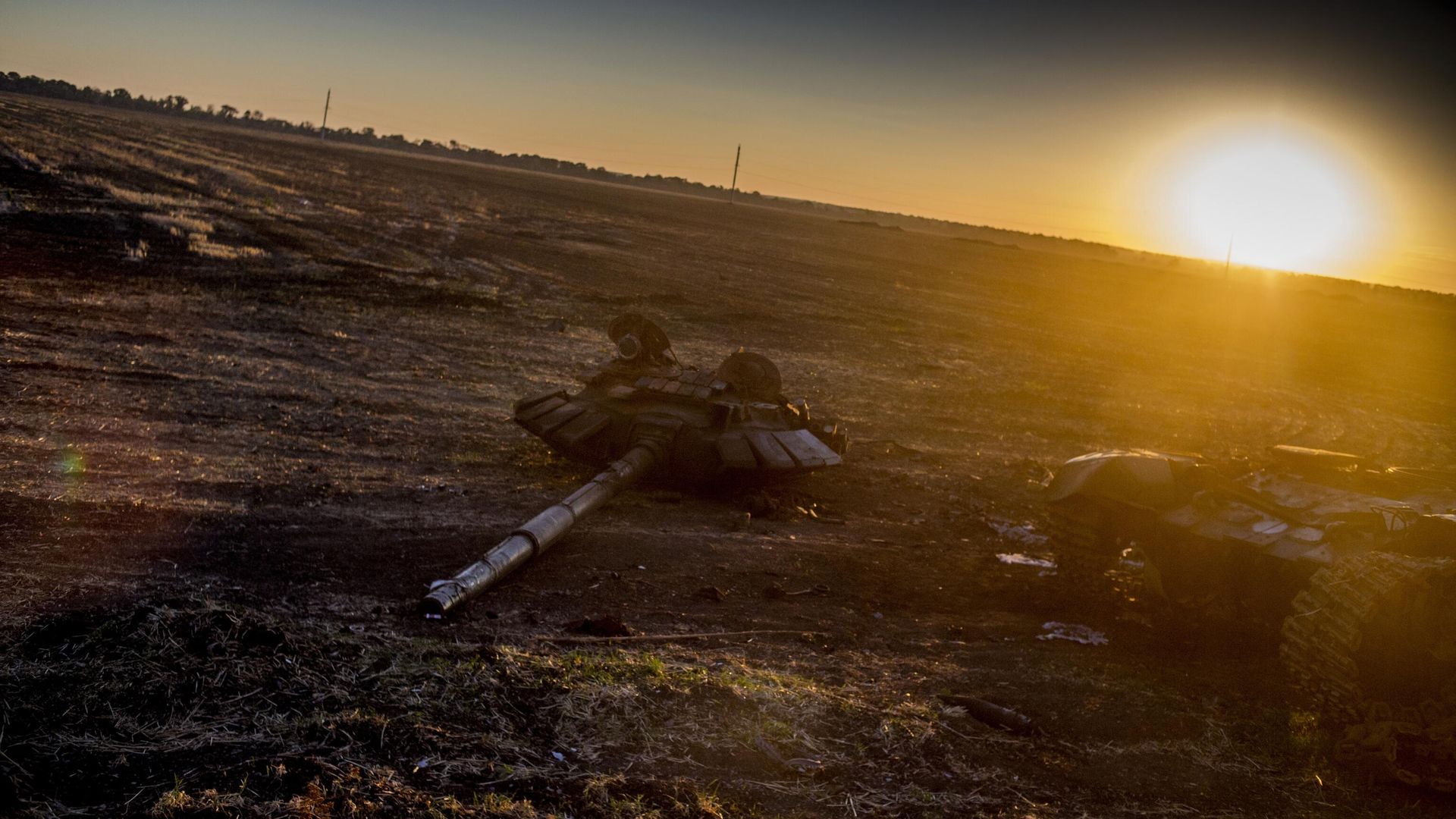 Сгоревшая украинская военная техника Сгоревшая украинская военная техника - РИА Новости, 1920, 12.07.2024
