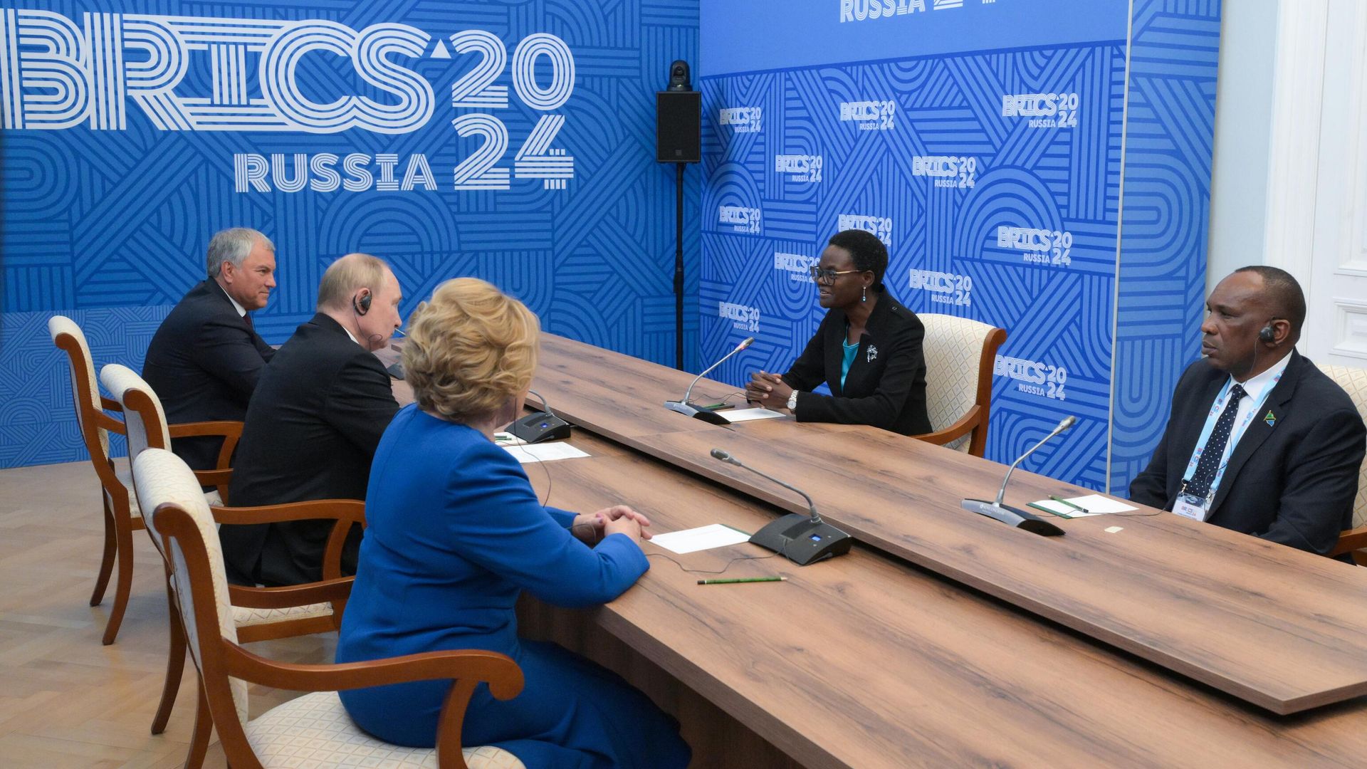 Президент РФ Владимир Путин и председатель Межпарламентского союза, председатель Национального собрания Танзании Тулия Эксон во время встречи. 11 июля 2024 Президент РФ Владимир Путин и председатель Межпарламентского союза, председатель Национального собрания Танзании Тулия Эксон во время встречи. 11 июля 2024 - РИА Новости, 1920, 11.07.2024