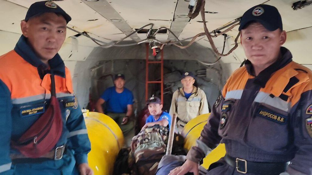 Спасательная операция по поиску пропавшего во время тушения лесного пожара огнеборца у села Белькачи в Якутии Спасательная операция по поиску пропавшего во время тушения лесного пожара огнеборца у села Белькачи в Якутии - РИА Новости, 1920, 21.07.2024