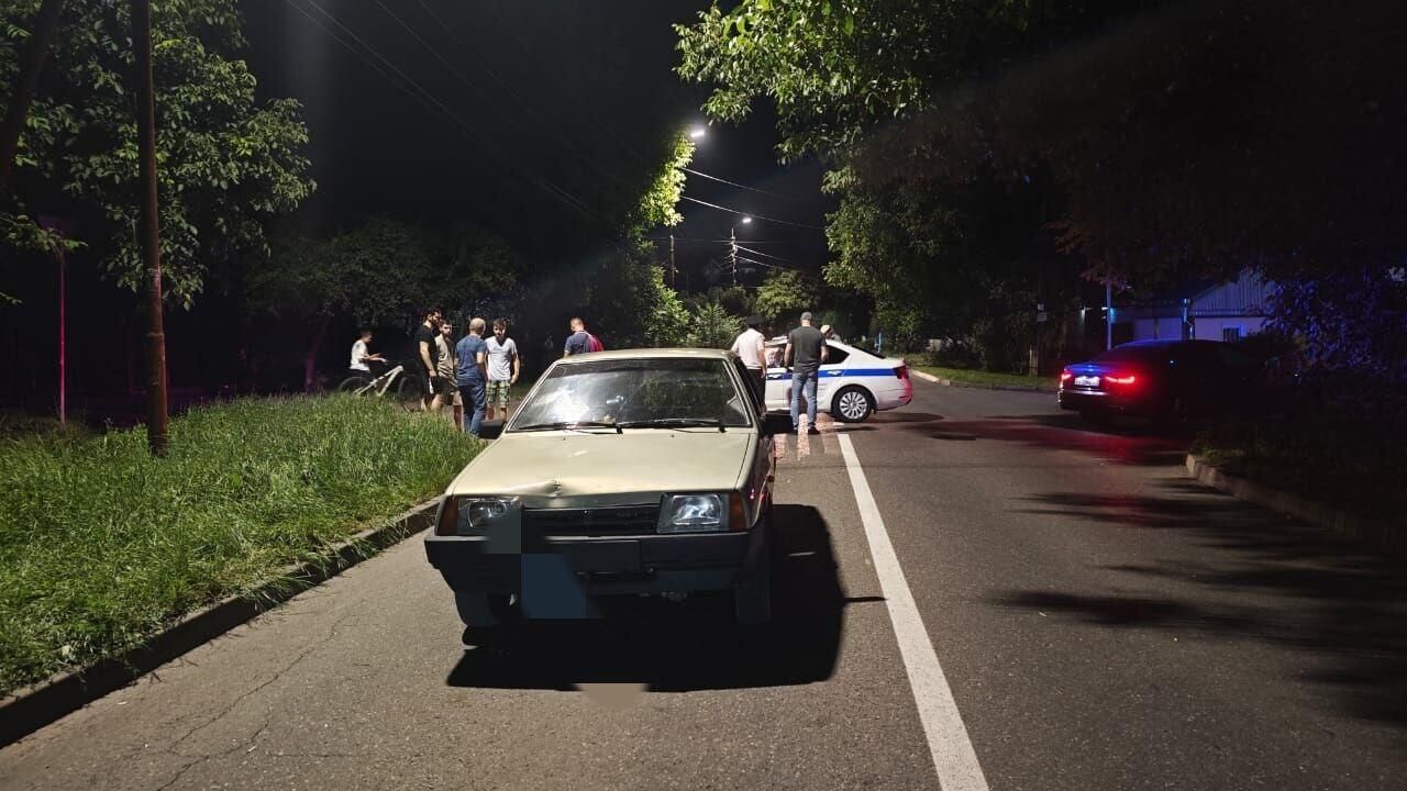 Место ДТП, где водитель легкового автомобиля сбил двух несовершеннолетних детей на пешеходном переходе в городе Пятигорске Ставропольского края. 11 июля 2024 Место ДТП, где водитель легкового автомобиля сбил двух несовершеннолетних детей на пешеходном переходе в городе Пятигорске Ставропольского края. 11 июля 2024 - РИА Новости, 1920, 11.07.2024