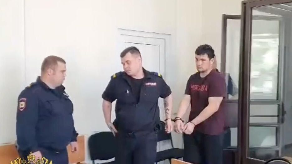 Мигрант, который нецензурно выражался и оскорбительно высказывался о русских в ходе конфликта с местными жителями на парковке в приморском Артеме в зале суда Мигрант, который нецензурно выражался и оскорбительно высказывался о русских в ходе конфликта с местными жителями на парковке в приморском Артеме в зале суда - РИА Новости, 1920, 12.07.2024
