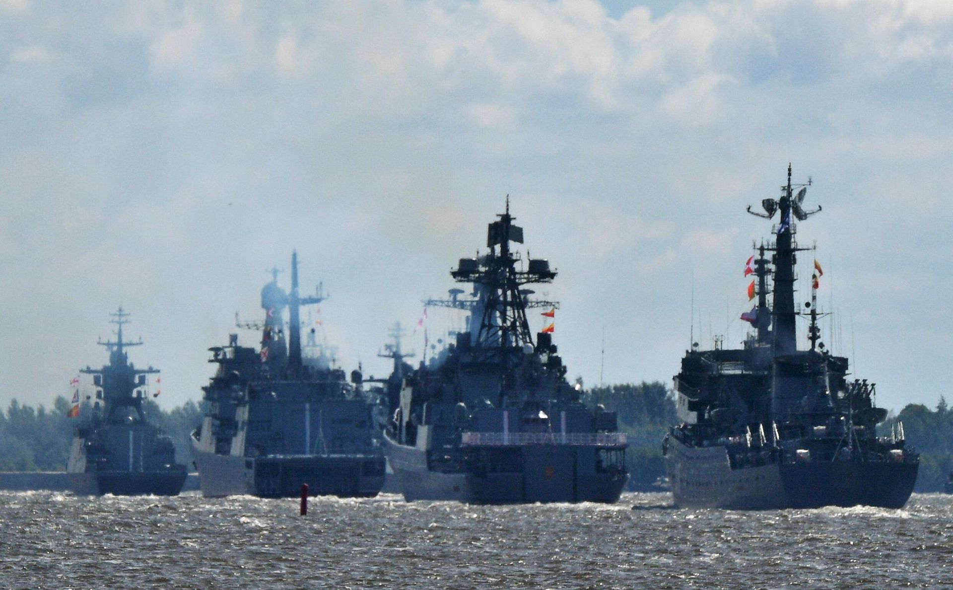 Корабли на репетиции парада ко Дню Военно-Морского флота в акватории Финского залива в Кронштадте Корабли на репетиции парада ко Дню Военно-Морского флота в акватории Финского залива в Кронштадте - РИА Новости, 1920, 12.07.2024