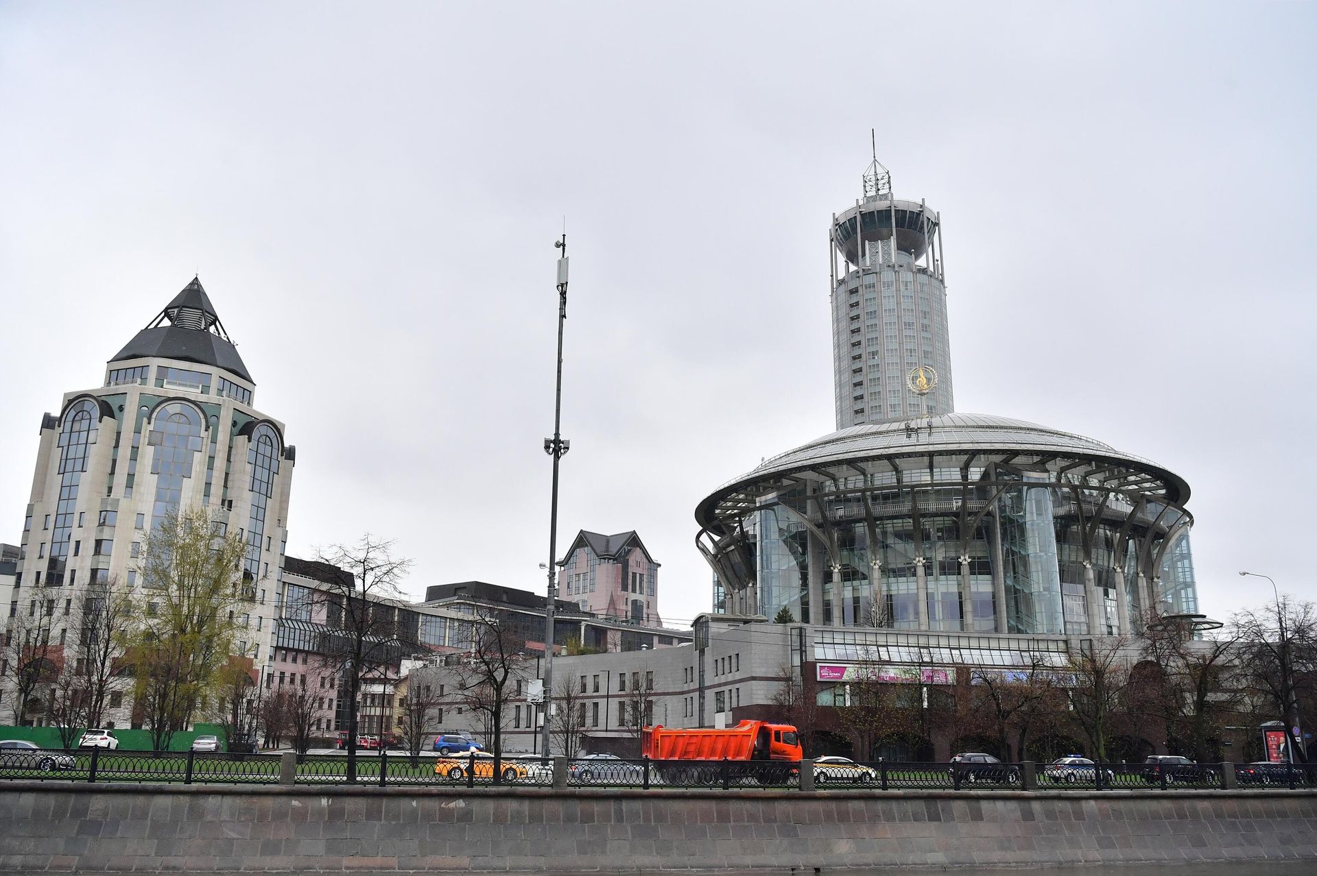 Космодамианская набережная в Москве. На первом плане справа: Московский международный дом музыки. - РИА Новости, 1920, 12.01.2026