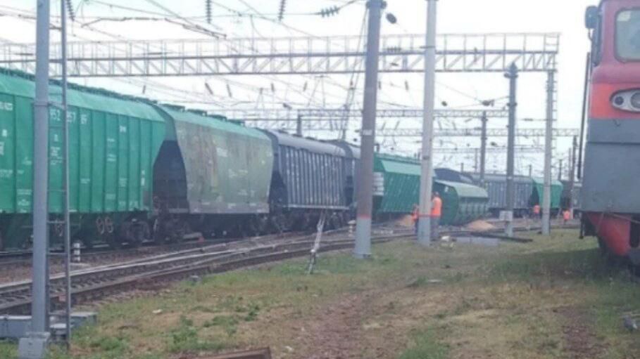 Несколько вагонов грузового состава сошли с рельсов на станции Лиски в Воронежской области Несколько вагонов грузового состава сошли с рельсов на станции Лиски в Воронежской области - РИА Новости, 1920, 14.07.2024