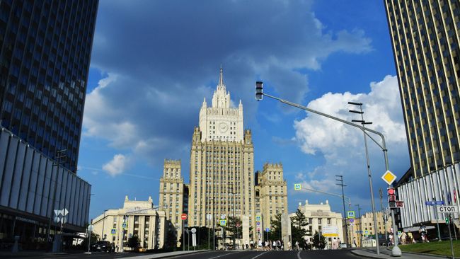 Здание Министерства иностранных дел РФ в Москве