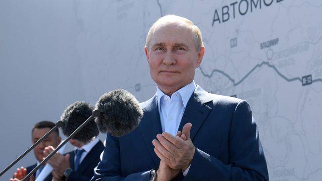 Президент РФ Владимир Путин принимает участие в церемонии открытия северного обхода Твери на 155-м километре трассы М-11 Нева и обхода Тольятти