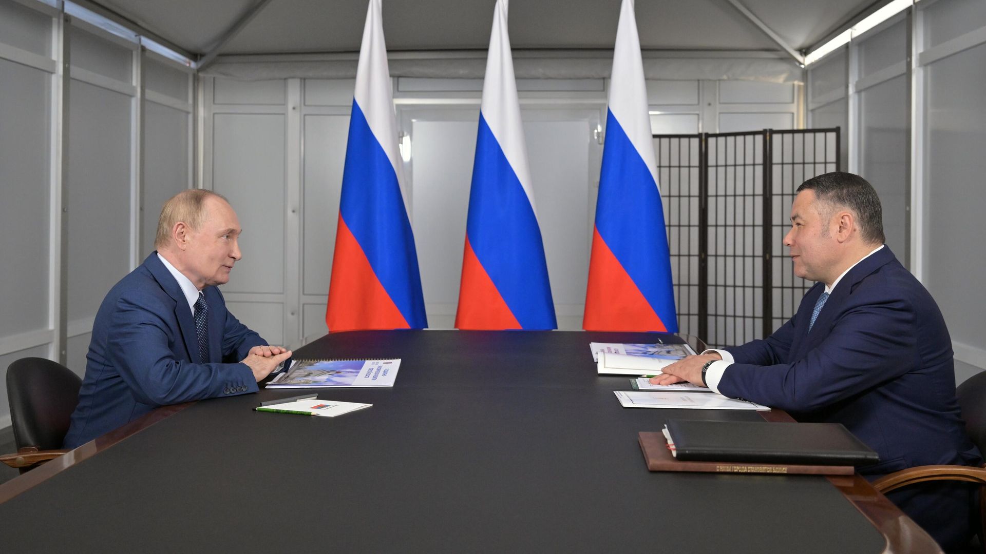 Президент РФ Владимир Путин и губернатор Тверской области Игорь Руденя во время встречи. 16 июля 2024 Президент РФ Владимир Путин и губернатор Тверской области Игорь Руденя во время встречи. 16 июля 2024 - РИА Новости, 1920, 16.07.2024