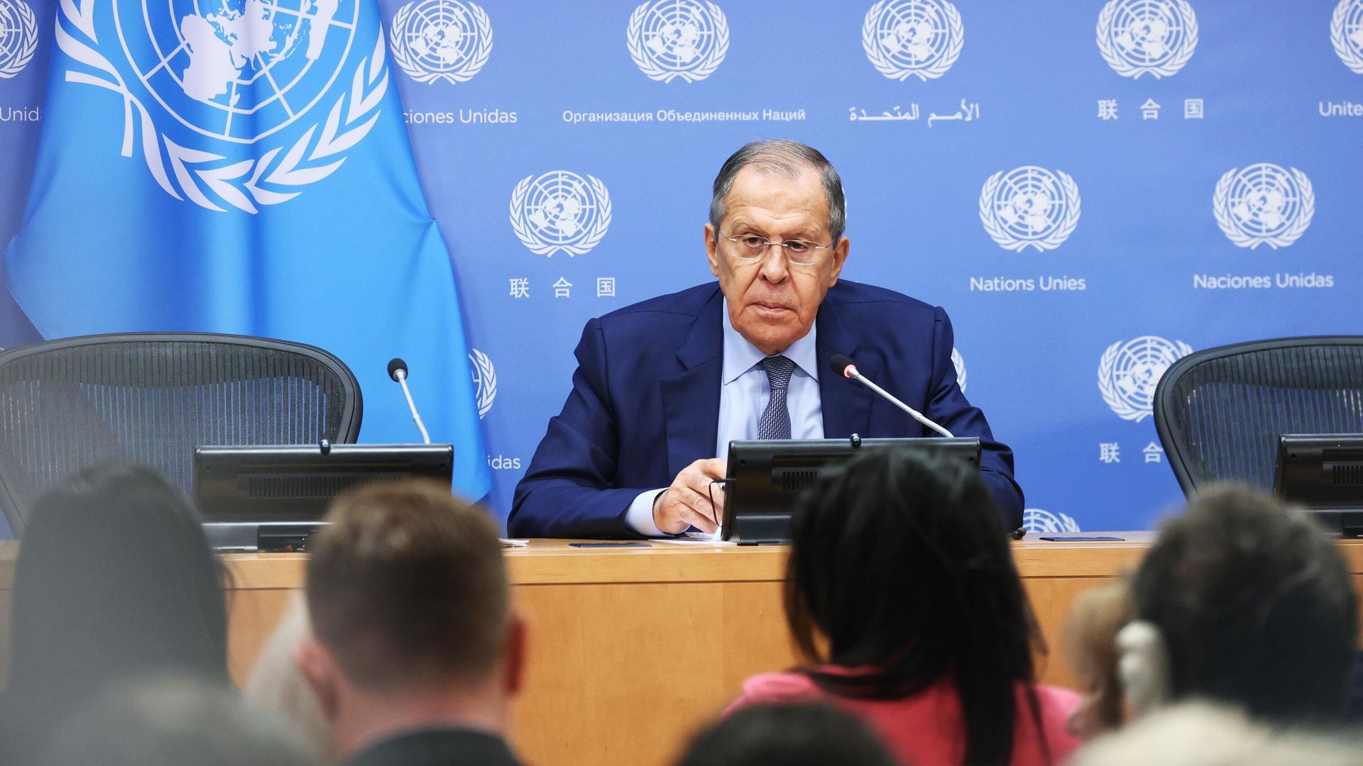Министр иностранных дел России Сергей Лавров во время пресс-конференции в штаб-квартире ООН - РИА Новости, 1920, 06.12.2024