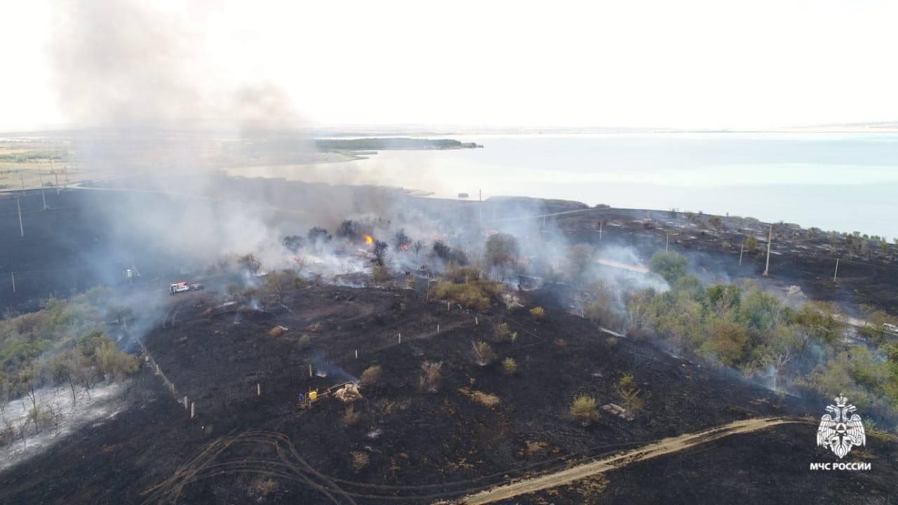 Пожар в поселке Озерном вблизи Ставрополя Пожар в поселке Озерном вблизи Ставрополя - РИА Новости, 1920, 18.07.2024