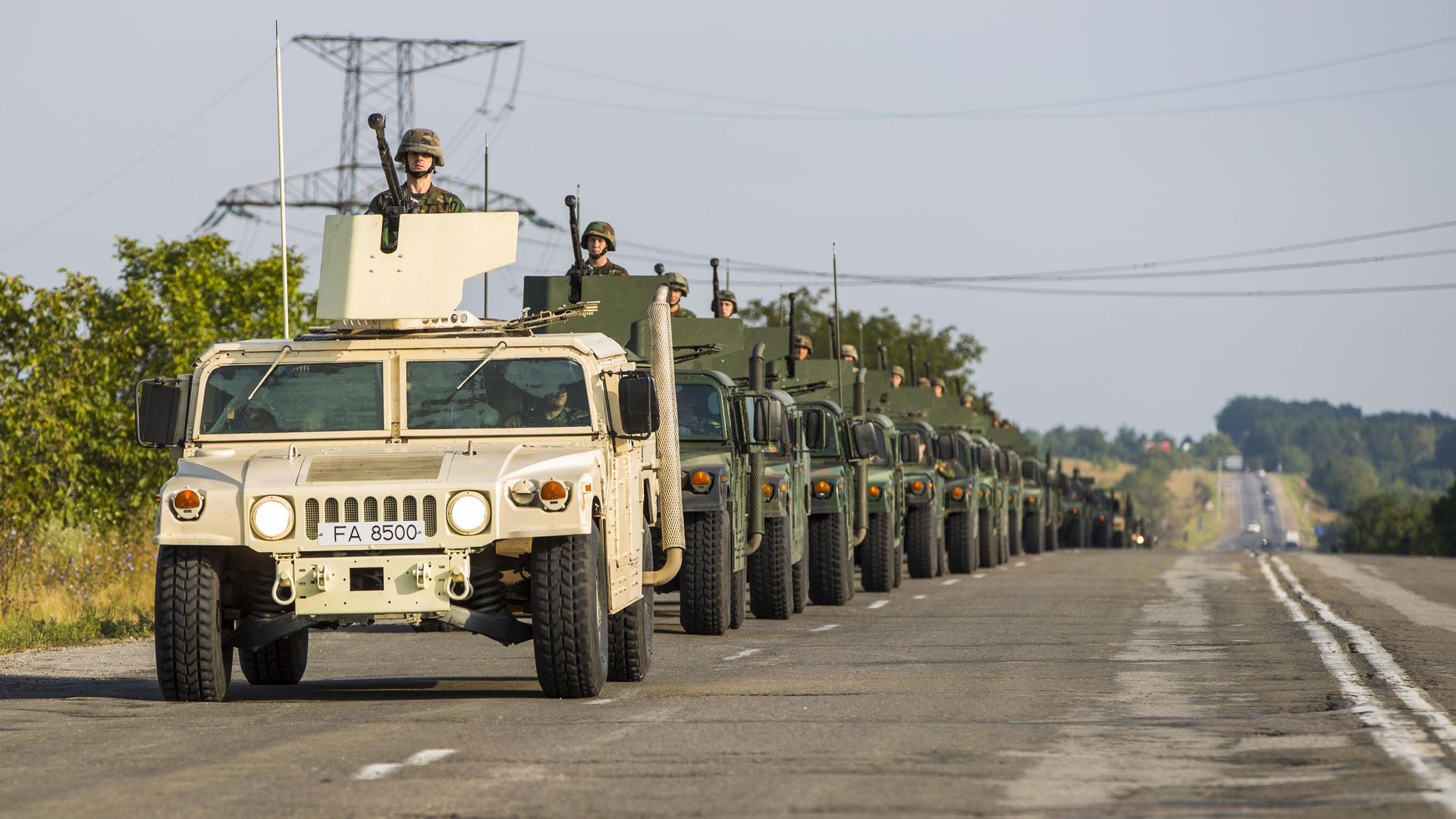 Военнослужащие армии Молдавии на внедорожниках HMMWV - РИА Новости, 1920, 20.07.2025