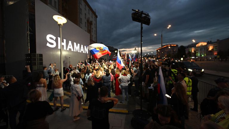 Митинг-концерт певца Я. Дронова (Shaman) у посольства США в Москве Митинг-концерт певца Я. Дронова (Shaman) у посольства США в Москве
