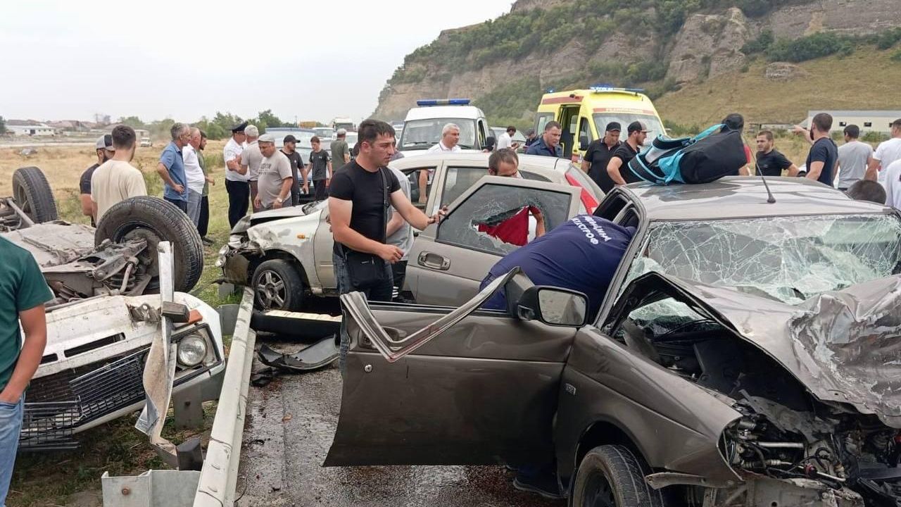 На месте ДТП в Кабардино-Балкарской Республике На месте ДТП в Кабардино-Балкарской Республике - РИА Новости, 1920, 21.07.2024